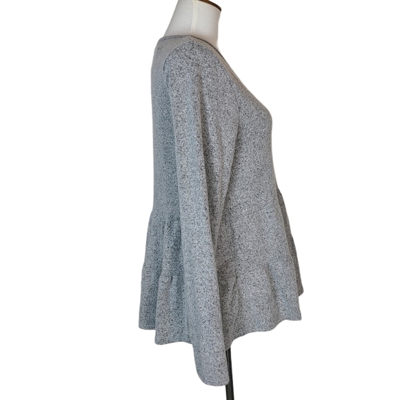 Green Envelope V Neck Grey Ruffle Sweater Small NWT - Picture 4 of 8